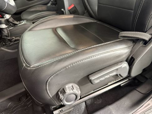 Used 2020 Jeep Gladiator Overland image 18