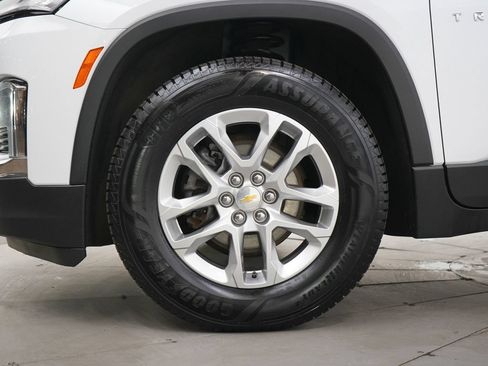 Used 2023 Chevrolet Traverse LS AWD/4WD image 32