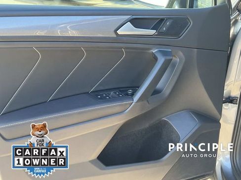 Used 2023 Volkswagen Tiguan SE w/ Panoramic Sunroof Package FWD image 11