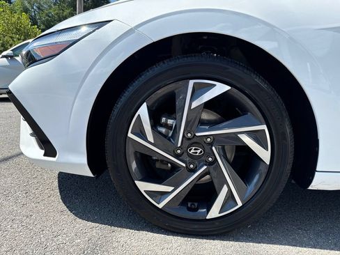 Used 2025 Hyundai Elantra SEL FWD image 11