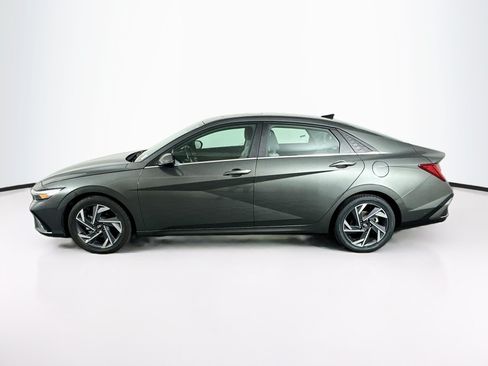 Used 2025 Hyundai Elantra Limited FWD image 4