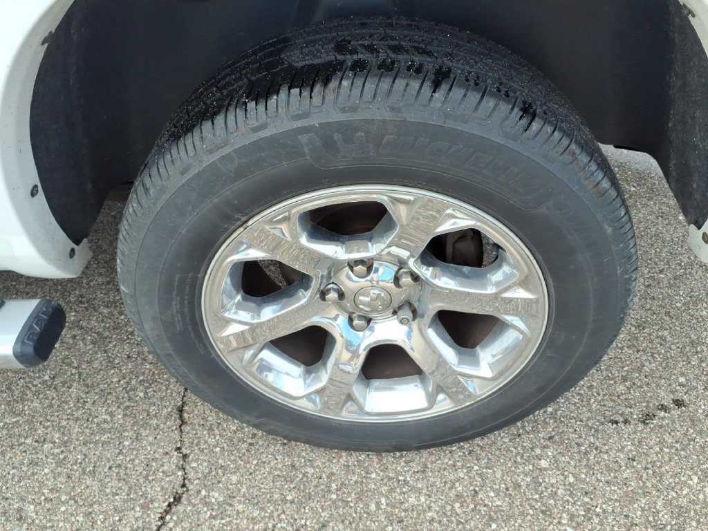 Used 2017 RAM 1500 Laramie AWD/4WD image 6