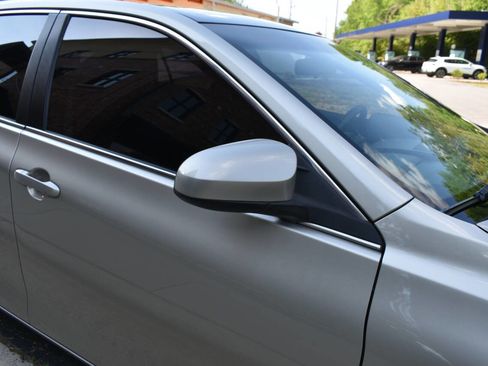Used 2015 Toyota Camry SE FWD image 33