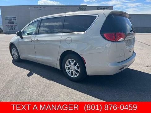 Used 2017 Chrysler Pacifica Touring FWD image 5