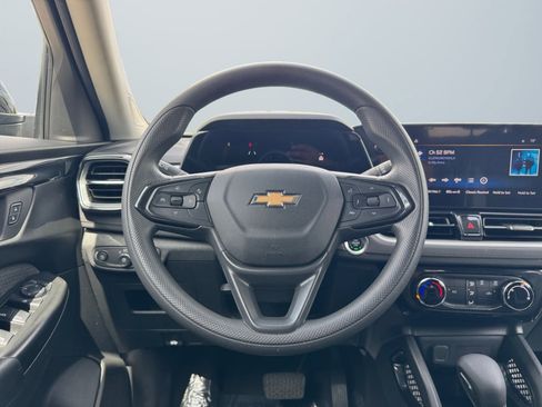 Used 2024 Chevrolet TrailBlazer LT FWD image 11
