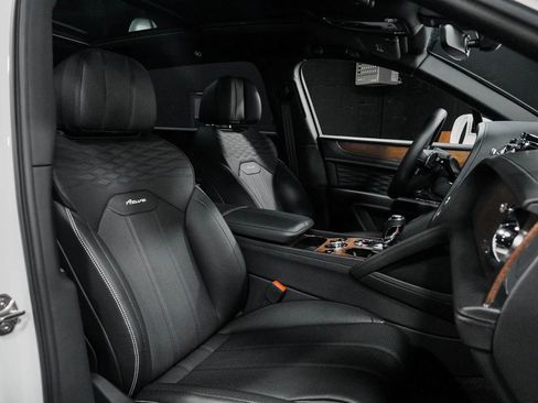 Used 2023 Bentley Bentayga Extended Wheelbase image 40