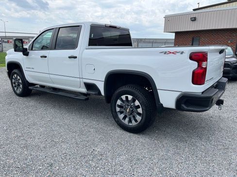 Used 2023 Chevrolet Silverado 2500 Custom w/ Custom Convenience Package AWD/4WD image 9