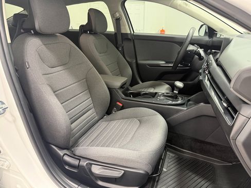 Used 2025 Kia K4 EX image 28
