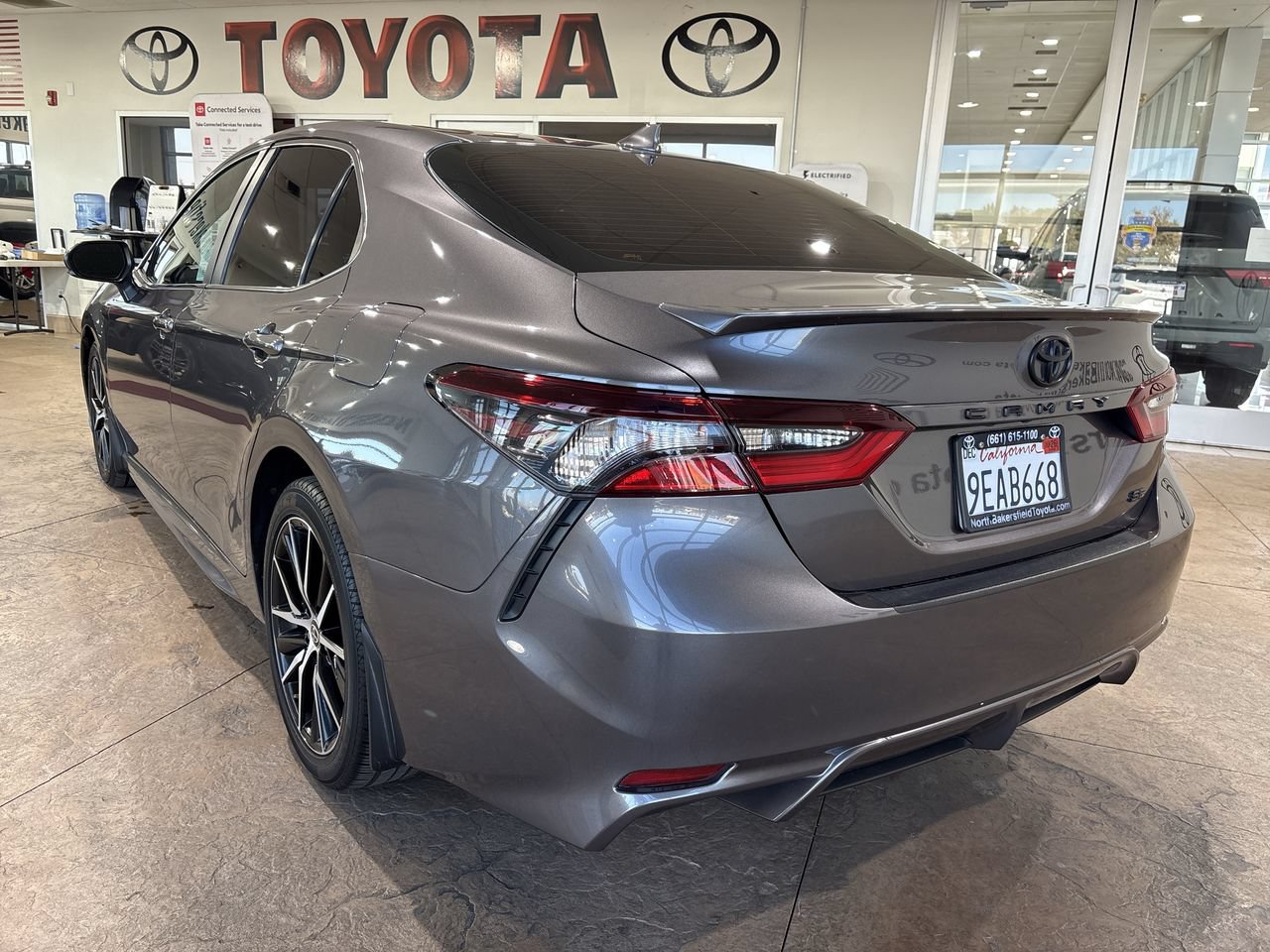 Used 2023 Toyota Camry SE FWD image 8