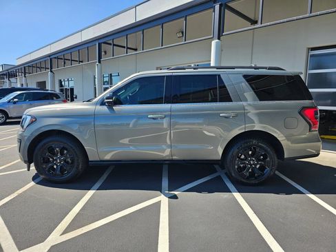 Used 2019 Ford Expedition Limited w/ Equipment Group 303A AWD/4WD image 2