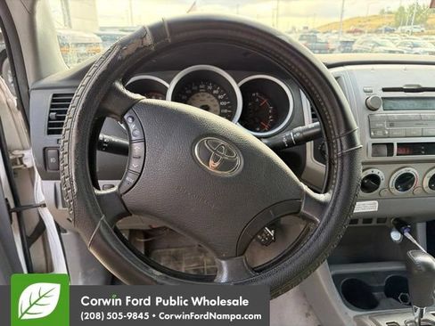 Used 2011 Toyota Tacoma 4x4 Access Cab V6 w/ TRD Sport Pkg image 9