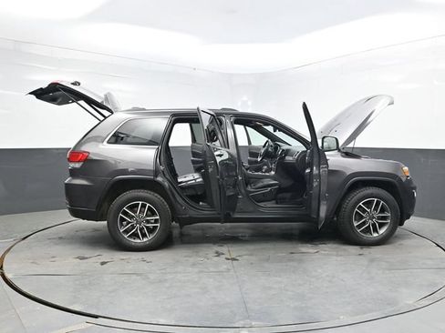 Used 2020 Jeep Grand Cherokee Limited w/ Luxury Group II AWD/4WD image 32