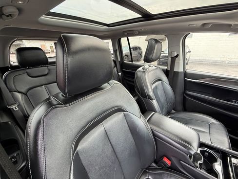 Used 2022 Jeep Grand Cherokee Limited 4xe image 17