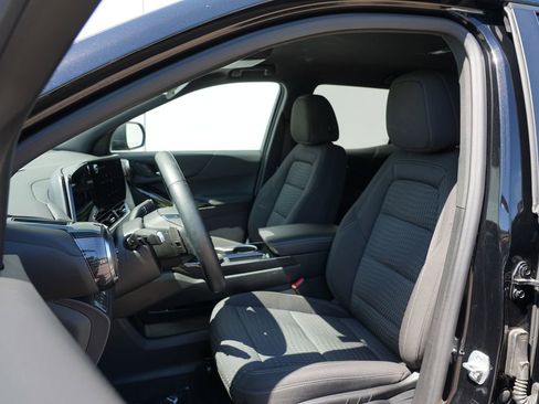 Used 2026 Chevrolet Equinox LT AWD/4WD image 12