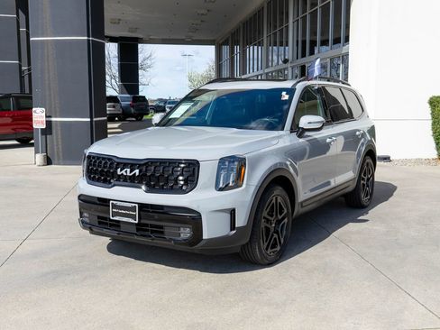Certified 2024 Kia Telluride SX Prestige X-Line image 3