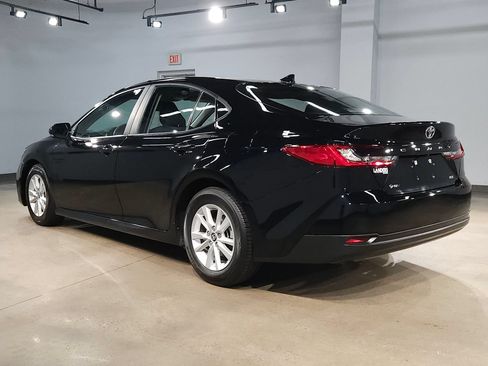 Used 2025 Toyota Camry LE FWD image 5