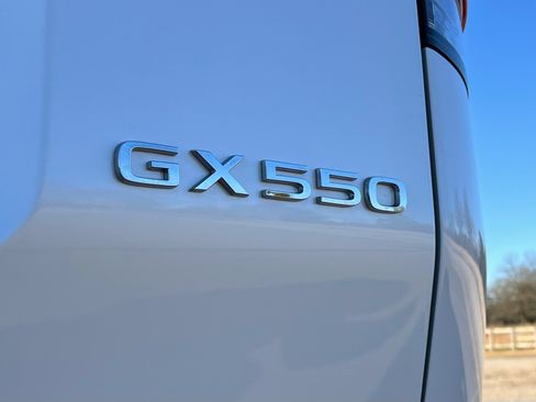 Used 2024 Lexus GX 550 w/ Accessory Package (Z1) image 14