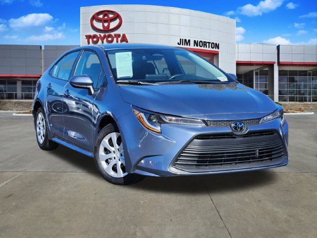Used 2026 Toyota Corolla LE FWD image 1