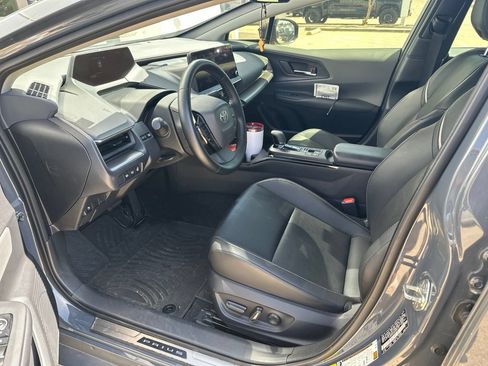 Used 2024 Toyota Prius XLE FWD image 5