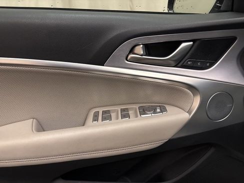 Used 2020 Genesis G70 2.0T w/ Elite Package image 10