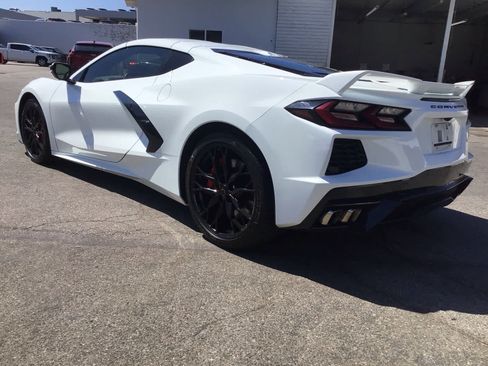 Used 2023 Chevrolet Corvette Stingray Premium Cpe w/ Z51 Performance Package RWD image 3