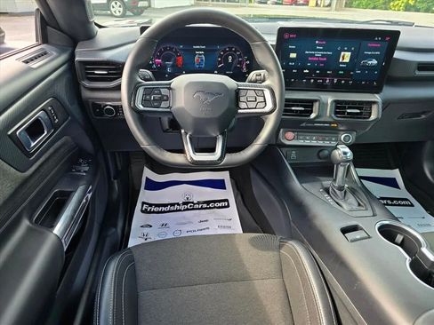 Used 2024 Ford Mustang Coupe RWD image 3