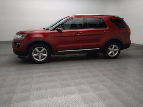 Used 2018 Ford Explorer XLT w/ Equipment Group 202A image 2