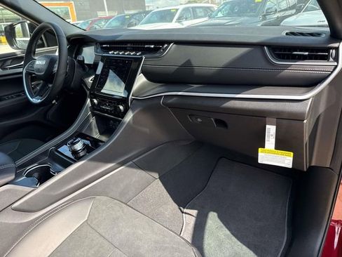 New 2025 Jeep Grand Cherokee Altitude RWD image 27