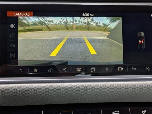 Used 2019 Land Rover Range Rover Velar R-Dynamic SE image 13