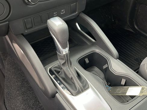 Used 2022 Nissan Frontier SV image 21