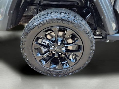 Used 2025 Jeep Gladiator Sport AWD/4WD image 9