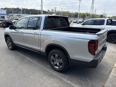 Used 2025 Honda Ridgeline TrailSport image 8