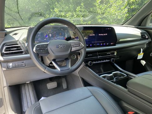 Used 2026 Chevrolet Traverse LT w/ Midnight/Sport Edition FWD image 33