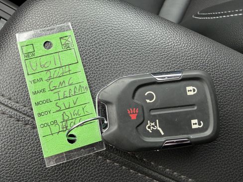 Used 2024 GMC Terrain SLT w/ Elevation Edition image 13