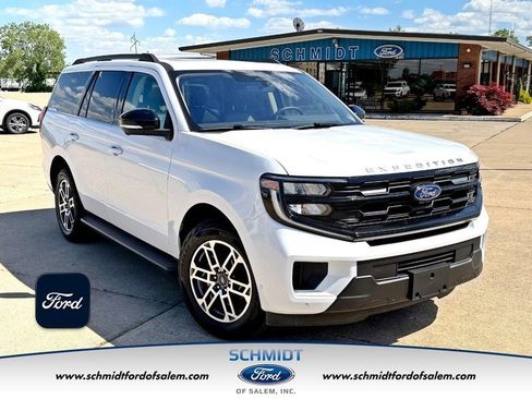 Used 2025 Ford Expedition Active AWD/4WD image 1