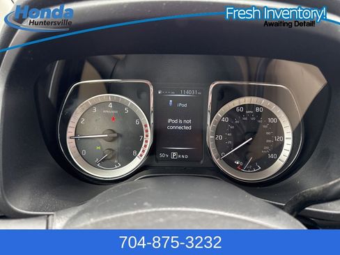 Used 2017 Nissan Titan SV image 19