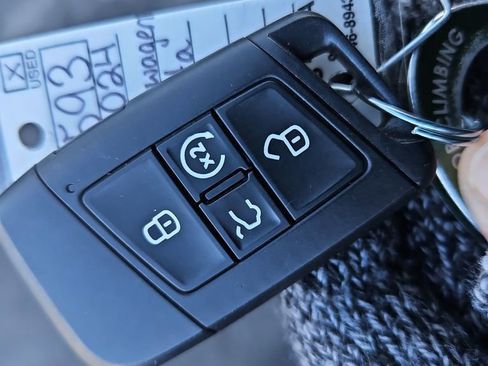 Used 2024 Volkswagen Jetta SE image 33