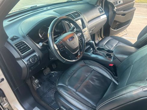 Used 2017 Ford Explorer Limited w/ Equipment Group 301A FWD image 14
