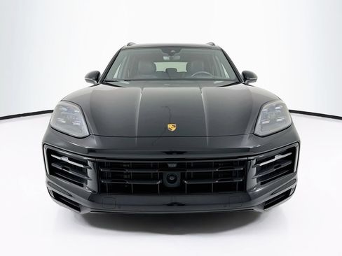 Certified 2024 Porsche Cayenne AWD/4WD image 6