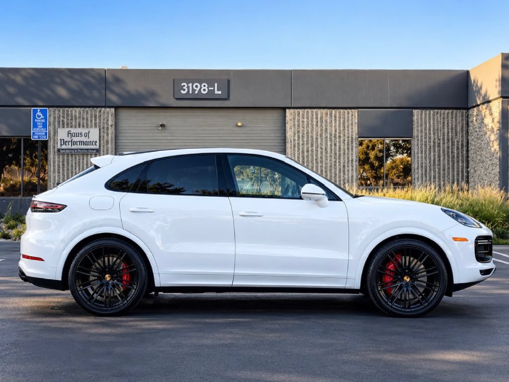 Used 2023 Porsche Cayenne Turbo AWD/4WD image 9