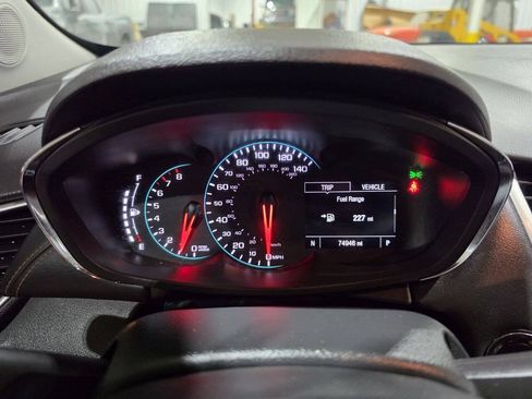 Used 2017 Chevrolet Trax LT w/ LT Convenience Package AWD/4WD image 32