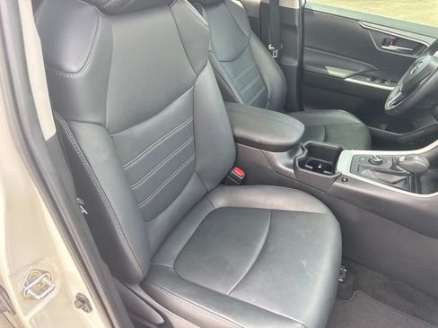Used 2022 Toyota RAV4 XLE Premium AWD/4WD image 26