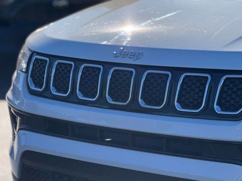 Used 2023 Jeep Compass Limited image 9