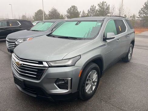 Used 2023 Chevrolet Traverse LT image 3