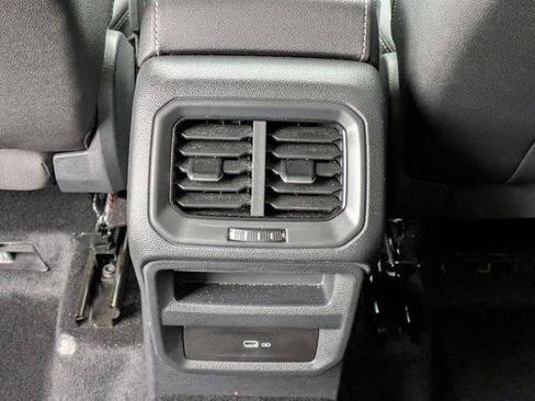 Used 2024 Volkswagen Taos SE image 18