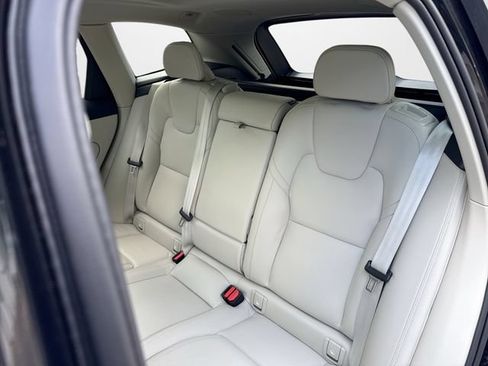 Certified 2024 Volvo XC60 B5 Ultimate w/ Protection Package Premier AWD/4WD image 28