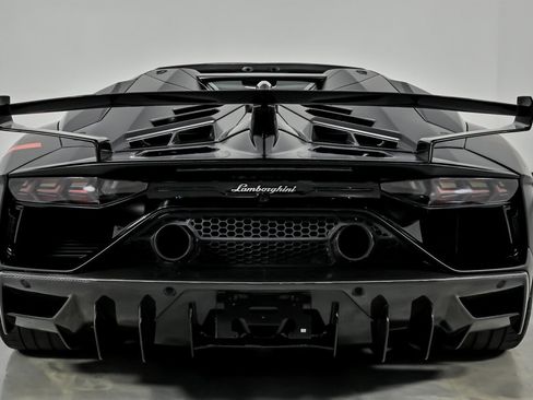 Used 2021 Lamborghini Aventador SVJ image 11