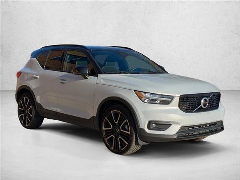 Used 2022 Volvo XC40 T4 R-Design w/ Protection Package Premier image 3