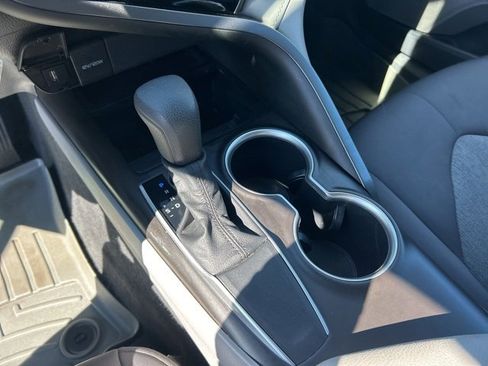 Used 2021 Toyota Camry LE image 24