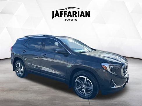 Used 2021 GMC Terrain SLT image 2